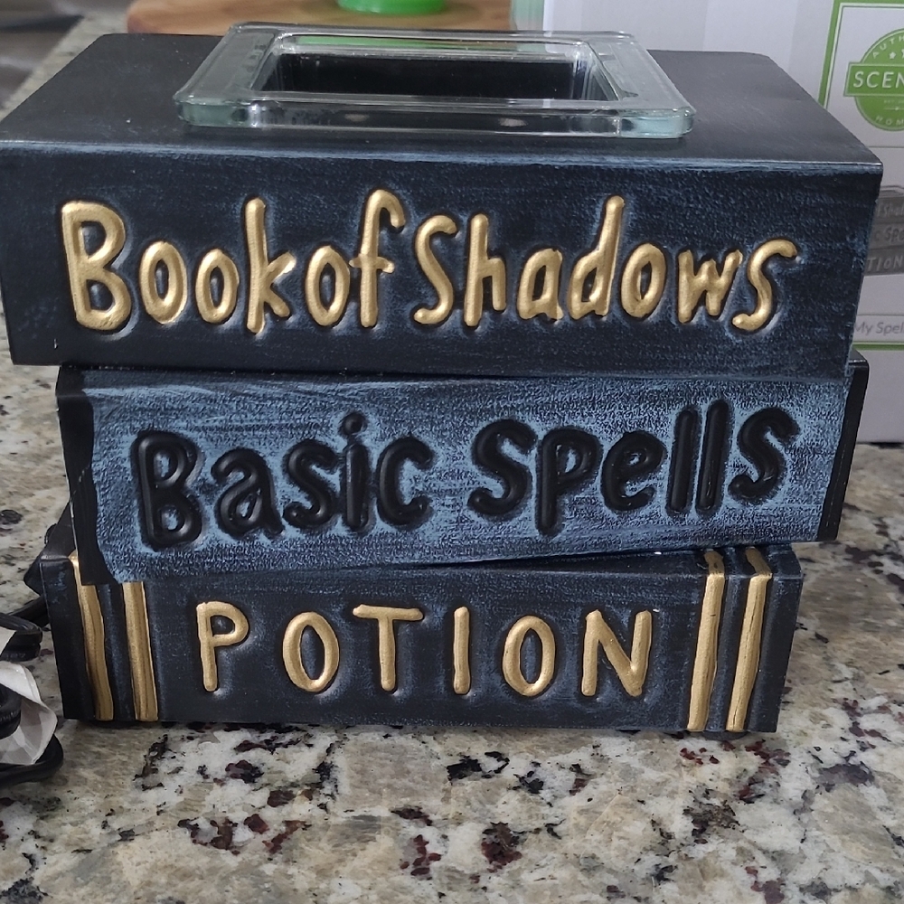 Scentsy Under My Spell Book of Shadows Home Accent Wax Warmer/melter!
